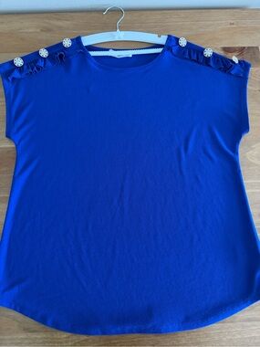 89th & Madison Royal Blue Ruffle Shoulder Button Tee Size M